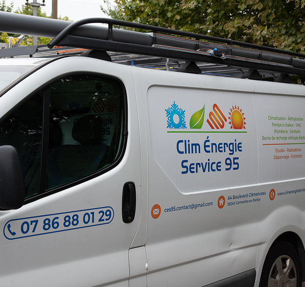 Fourgon blanc avec logo Clim Énergie Service 95, informations de contact et services à Cormeilles-en-Parisis dans le Val-d’Oise 95